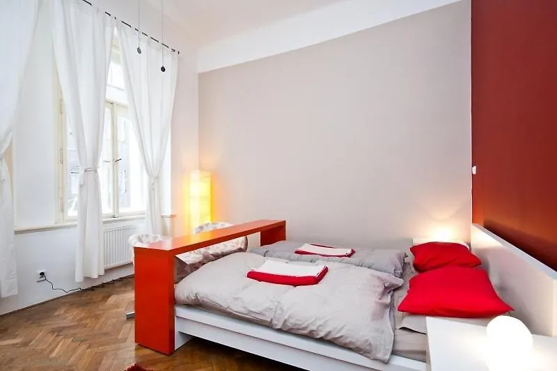 Metropolitan Studios Praag 0*,